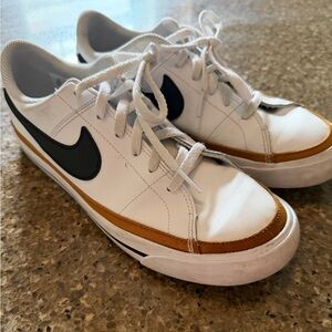 Nike Kids Court Legacy Low-Top White/Black/Tan - Size 6.5 Youth